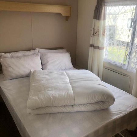 A4 The Chase 6 Berth Pet Friendly Caravan With Decking インゴールドメルズ エクステリア 写真